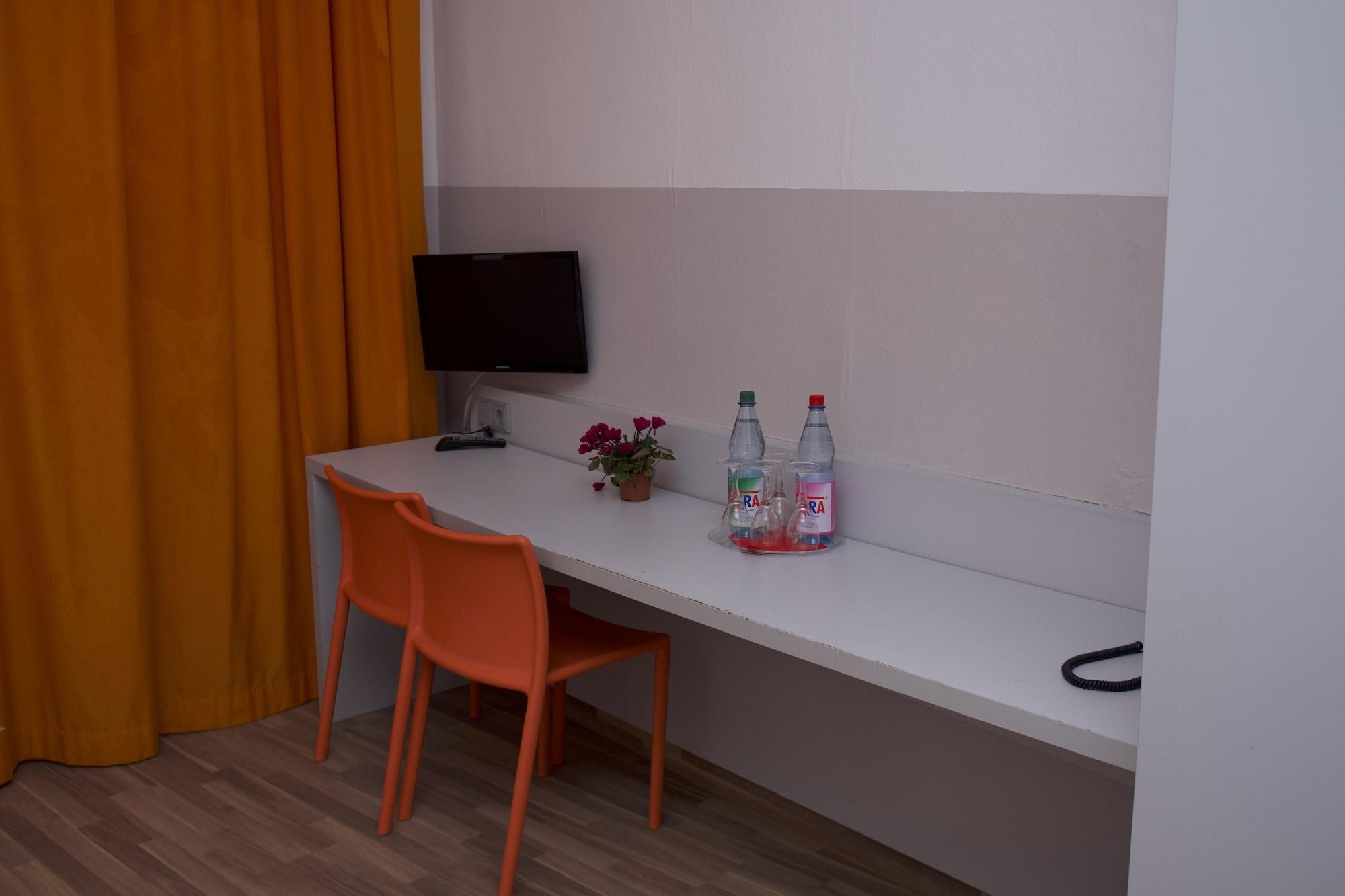Hotel Colour
